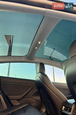 Седан Tesla Model 3 2019 в 