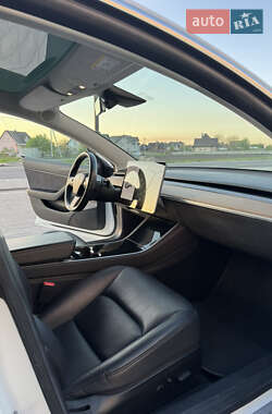 Седан Tesla Model 3 2019 в 