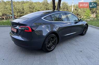 Седан Tesla Model 3 2019 в Львове