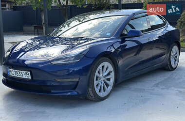 Седан Tesla Model 3 2022 в 