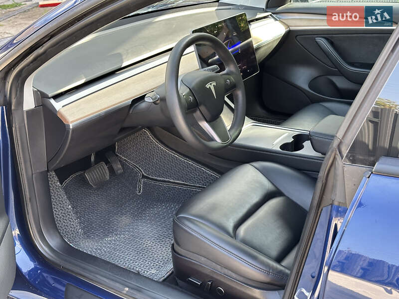 Седан Tesla Model 3 2022 в Львові