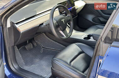Седан Tesla Model 3 2022 в 