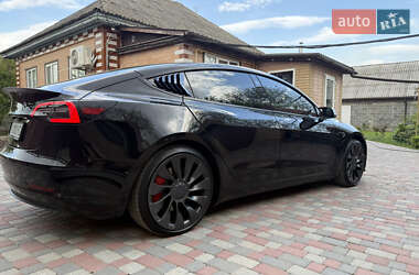 Седан Tesla Model 3 2022 в 