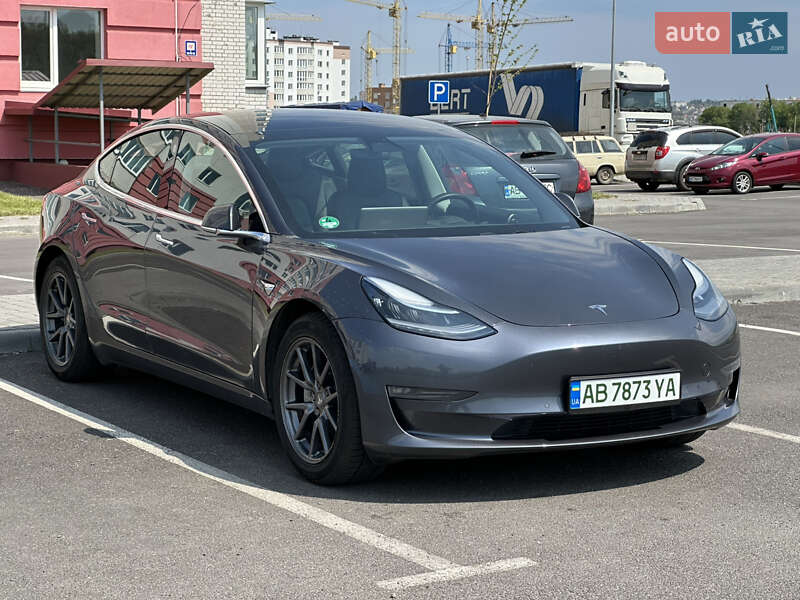 Седан Tesla Model 3 2019 в 
