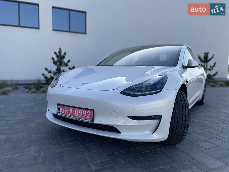 Седан Tesla Model 3 2021 в Луцке