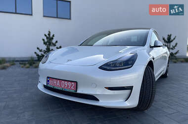Седан Tesla Model 3 2021 в 
