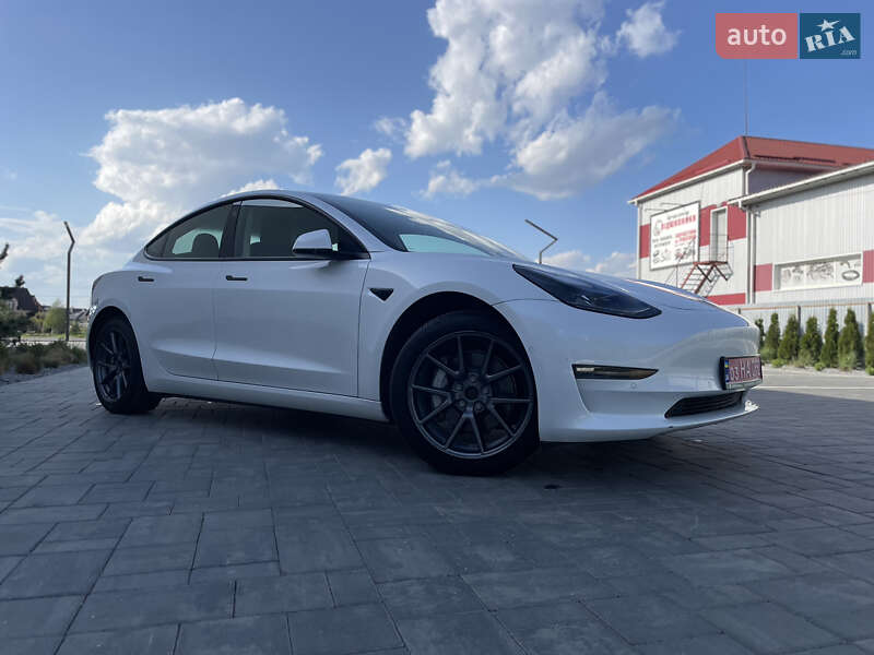 Седан Tesla Model 3 2021 в Луцке