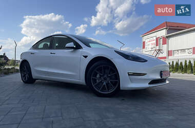 Седан Tesla Model 3 2021 в 