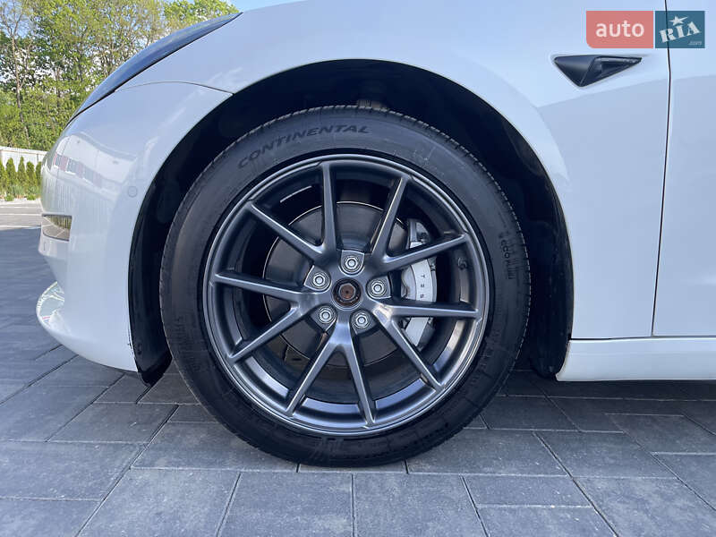 Седан Tesla Model 3 2021 в Луцке