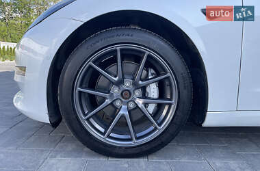 Седан Tesla Model 3 2021 в 