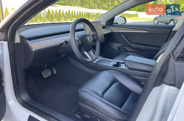 Седан Tesla Model 3 2021 в 