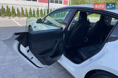 Седан Tesla Model 3 2021 в 