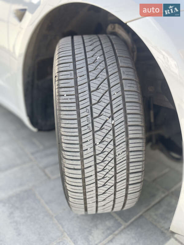 Седан Tesla Model 3 2021 в Луцке