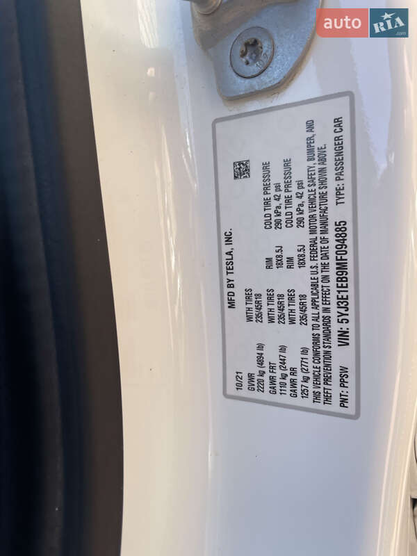 Седан Tesla Model 3 2021 в Луцке