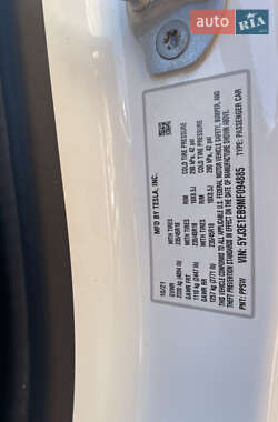 Седан Tesla Model 3 2021 в 