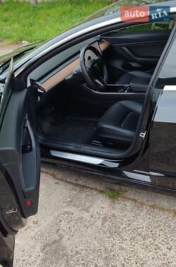 Седан Tesla Model 3 2019 в 