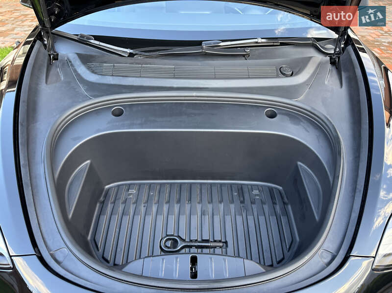 Седан Tesla Model 3 2022 в Сумах