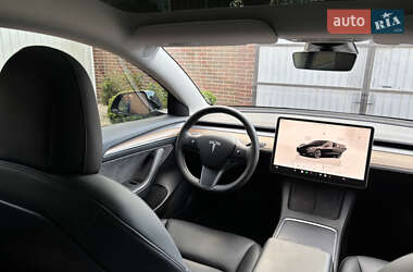 Седан Tesla Model 3 2022 в 