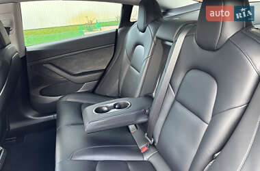 Седан Tesla Model 3 2022 в 