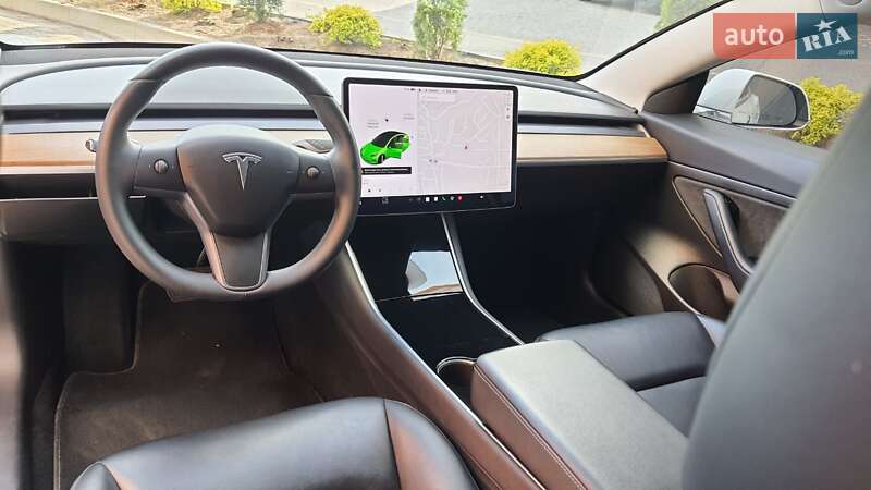 Седан Tesla Model 3 2019 в Ивано-Франковске
