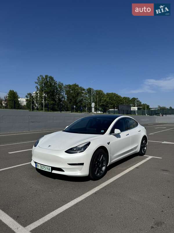 Седан Tesla Model 3 2019 в Полтаве