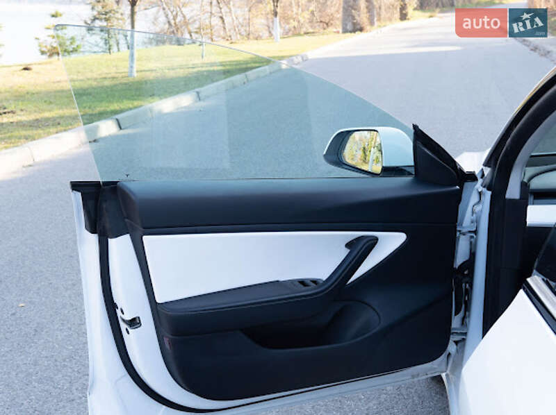 Седан Tesla Model 3 2019 в Львове фото 14 Седан Tesla Model 3 2019 в Львове