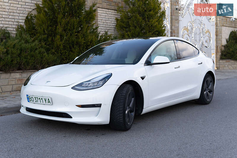 Седан Tesla Model 3 2019 в 