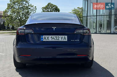 Седан Tesla Model 3 2021 в 