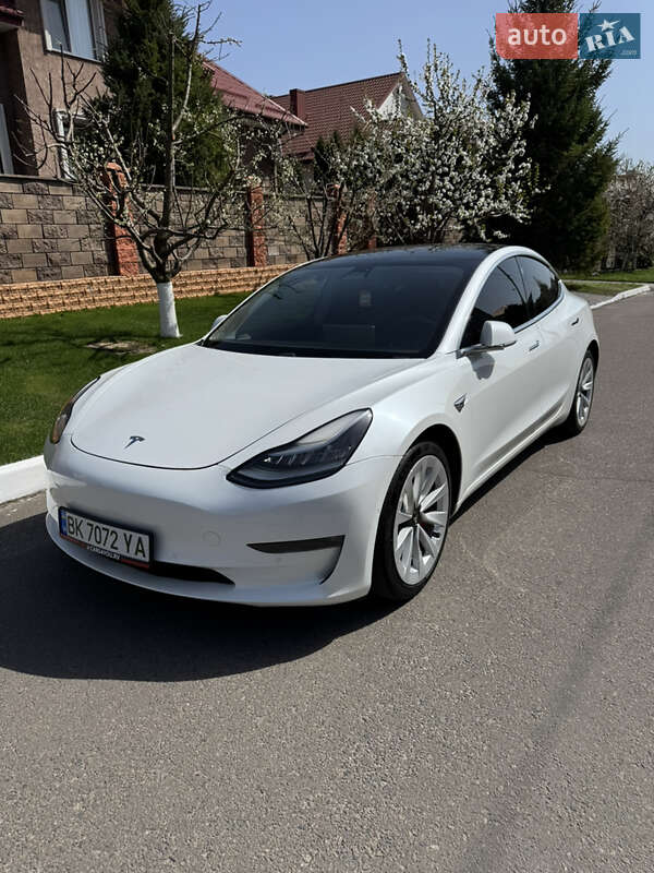 Tesla Model 3 2020