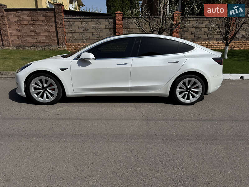Седан Tesla Model 3 2020 в Ровно