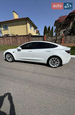 Седан Tesla Model 3 2020 в Ровно