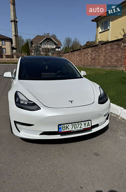 Седан Tesla Model 3 2020 в Ровно