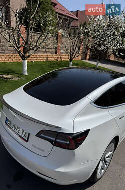 Седан Tesla Model 3 2020 в Ровно