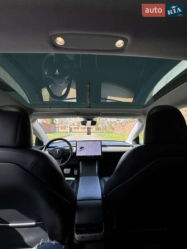 Седан Tesla Model 3 2020 в Ровно