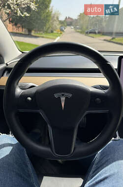 Седан Tesla Model 3 2020 в 