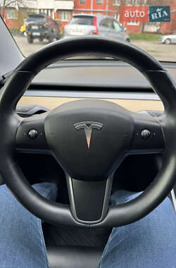 Седан Tesla Model 3 2020 в Ровно