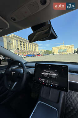 Седан Tesla Model 3 2022 в 