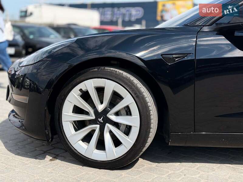 Седан Tesla Model 3 2021 в Львове