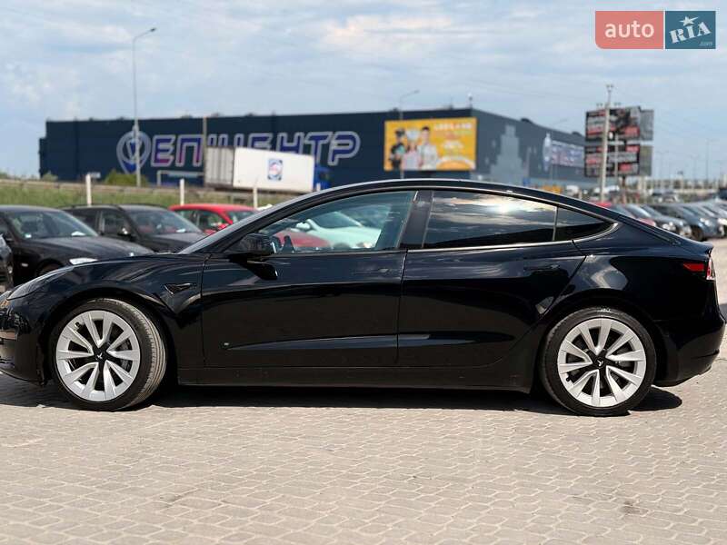 Седан Tesla Model 3 2021 в Львове