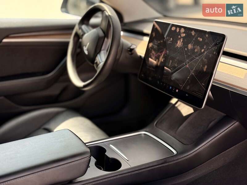 Седан Tesla Model 3 2021 в Львове