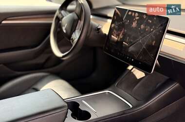 Седан Tesla Model 3 2021 в 