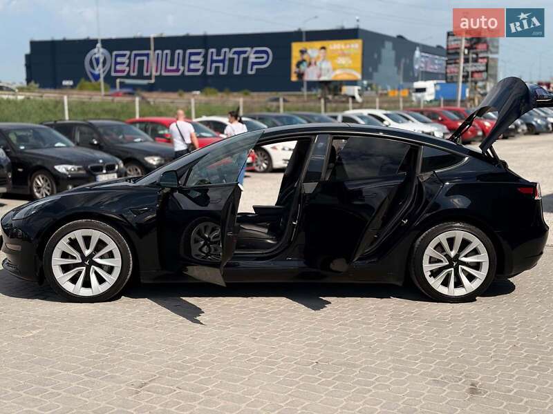 Седан Tesla Model 3 2021 в Львове