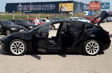 Седан Tesla Model 3 2021 в 