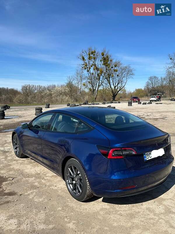 Седан Tesla Model 3 2022 в Львове