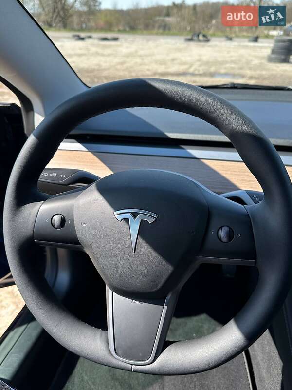 Седан Tesla Model 3 2022 в Львове