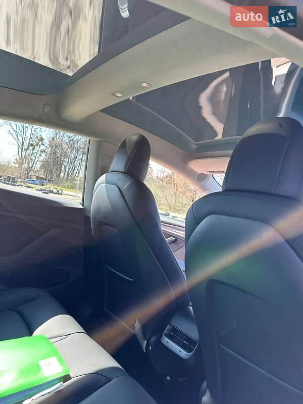 Седан Tesla Model 3 2022 в Львове