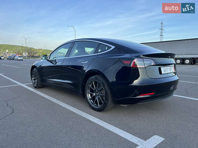 Седан Tesla Model 3 2019 в Мукачево