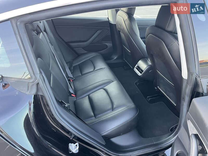 Седан Tesla Model 3 2019 в Мукачево