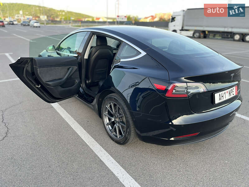 Седан Tesla Model 3 2019 в Мукачево