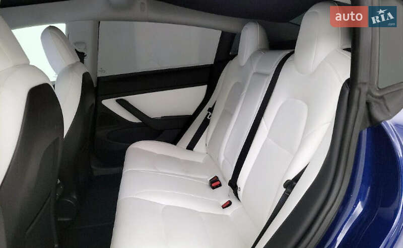 Седан Tesla Model 3 2018 в Львові